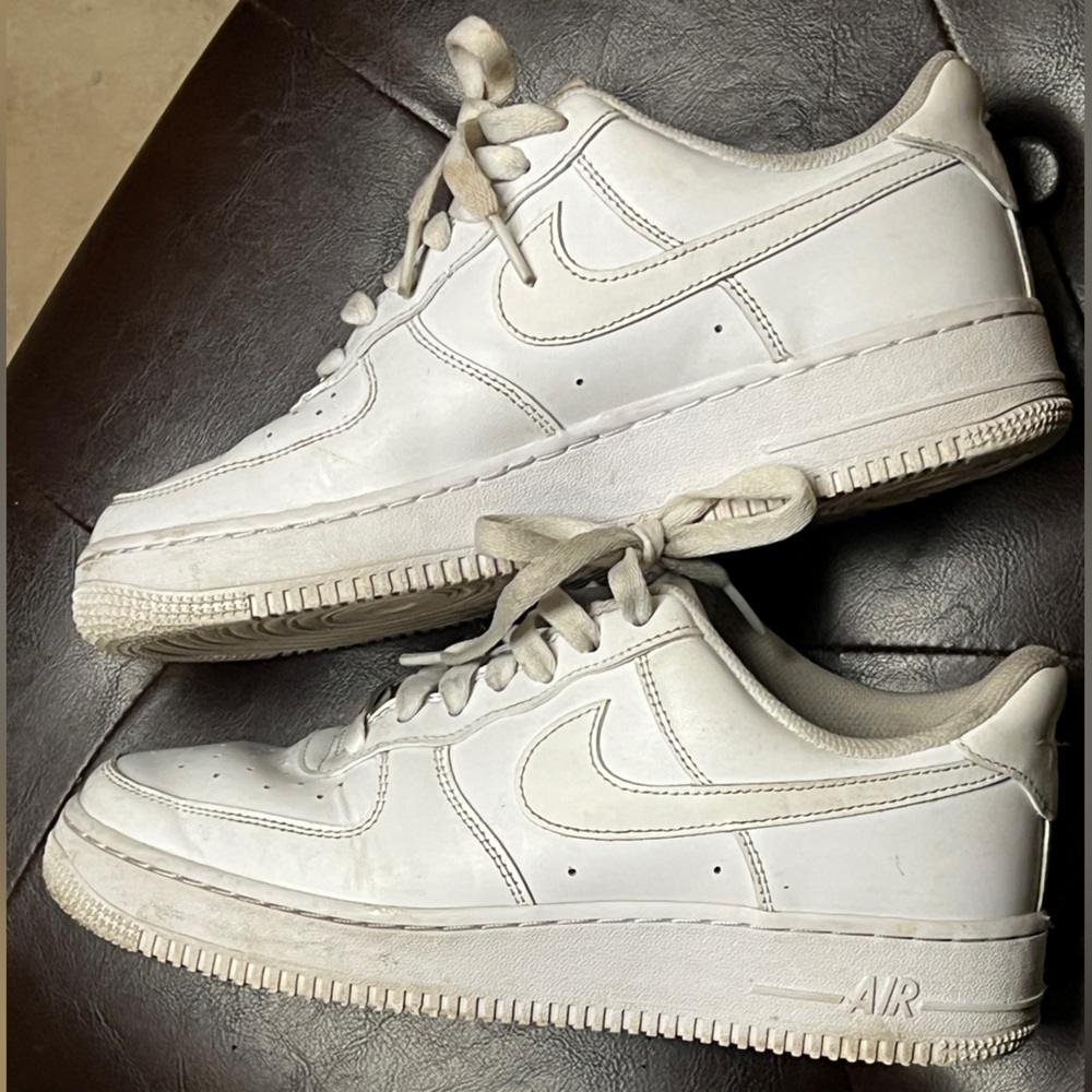 Nike Air Force 1 ’07 Low All White Sneakers | Women’s 8.5 / Men’s 7